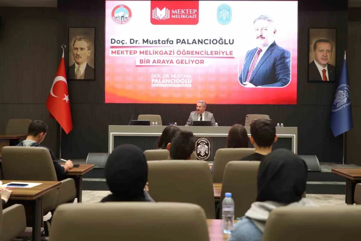 Kayseri Valiliği ve Melikgazi Belediyesi işbirliği ile üçüncü yılına hazırlanan, gençlerin Sosyal Bilimler alanlarında k