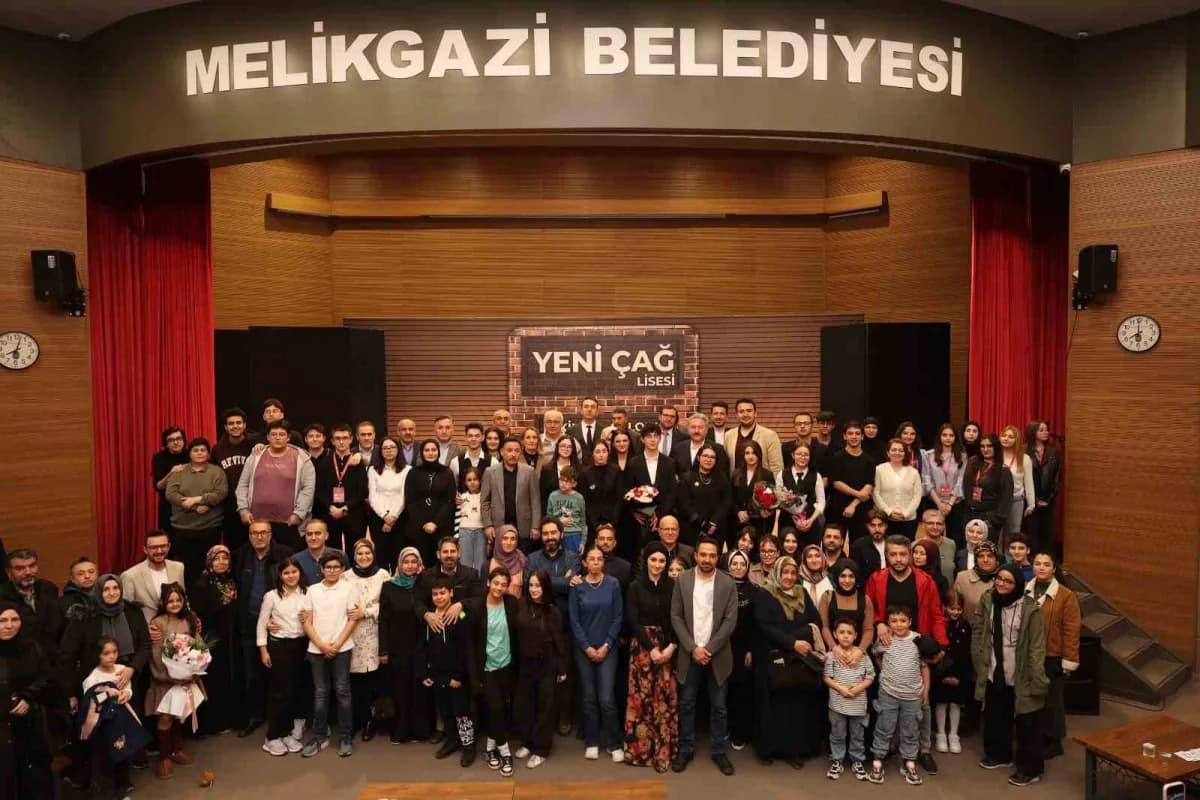 Kayseri Melikgazi Sosyal Bilimler Okulu başvuru duyurusu ve genç öğrenciler