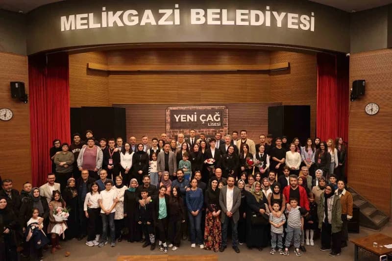 Kayseri Melikgazi Sosyal Bilimler Okulu başvuru duyurusu ve genç öğrenciler