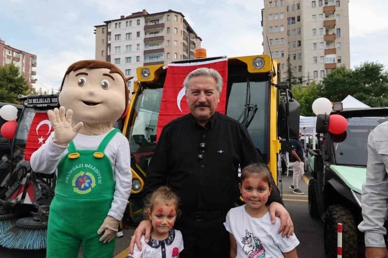 Melikgazi Belediyesi, ilçedeki hizmet kalitesini ve saha gücünü artıracak 48 yeni aracı filosuna kattı.
