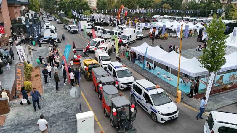 Melikgazi Belediyesi, ilçedeki hizmet kalitesini ve saha gücünü artıracak 48 yeni aracı filosuna kattı.