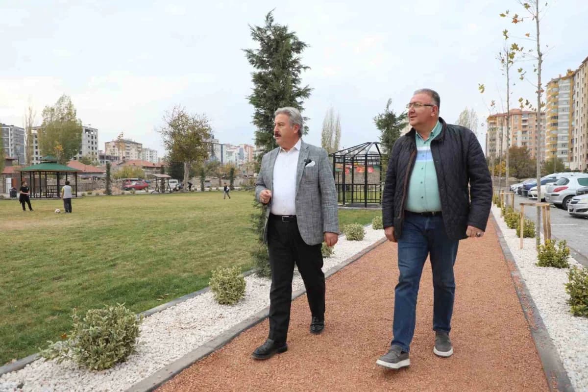 Melikgazi Belediye Başkanı mustafa Palancıoğlu; ilçeyi rekor sayıda yeşil alan ve parkla donatmaya devam ettiklerini söy