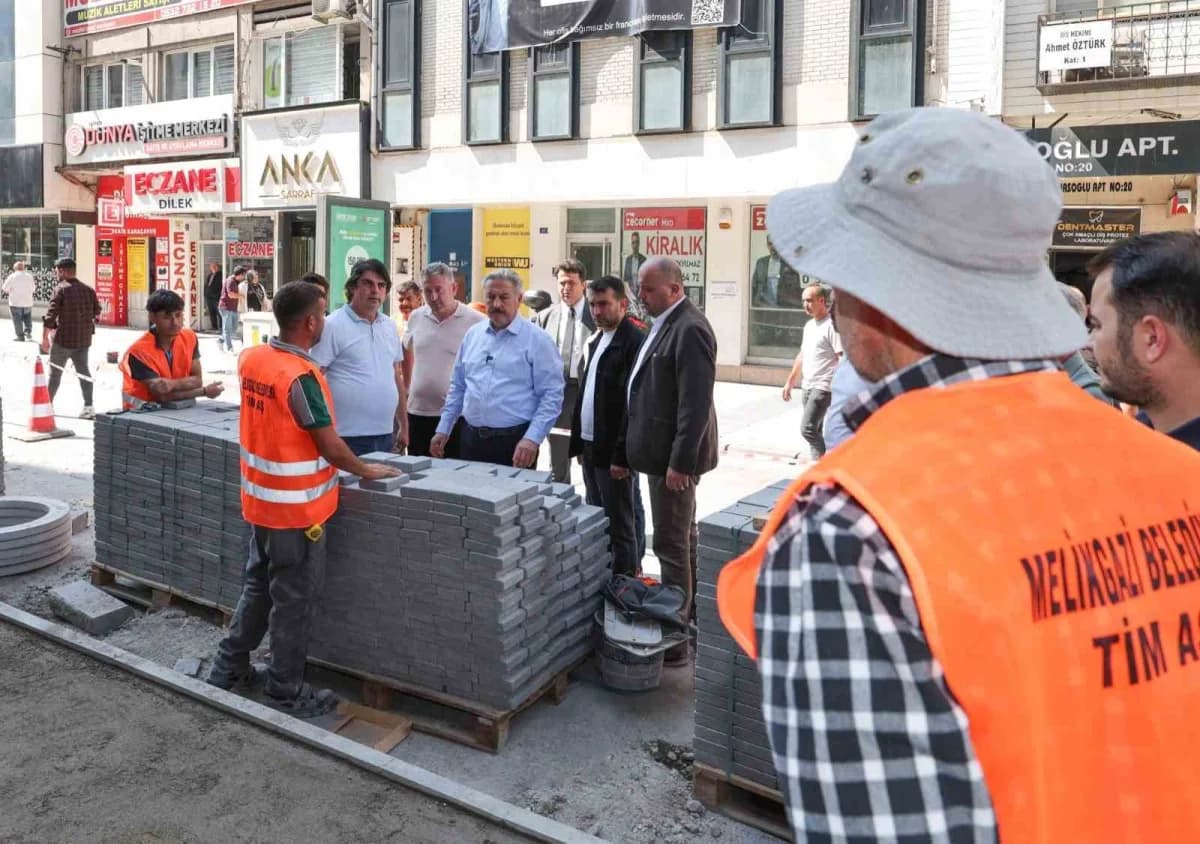 Melikgazi Belediyesi, şehrin merkezini güzelleştiren çalışmalarına hız kesmeden devam ediyor.
