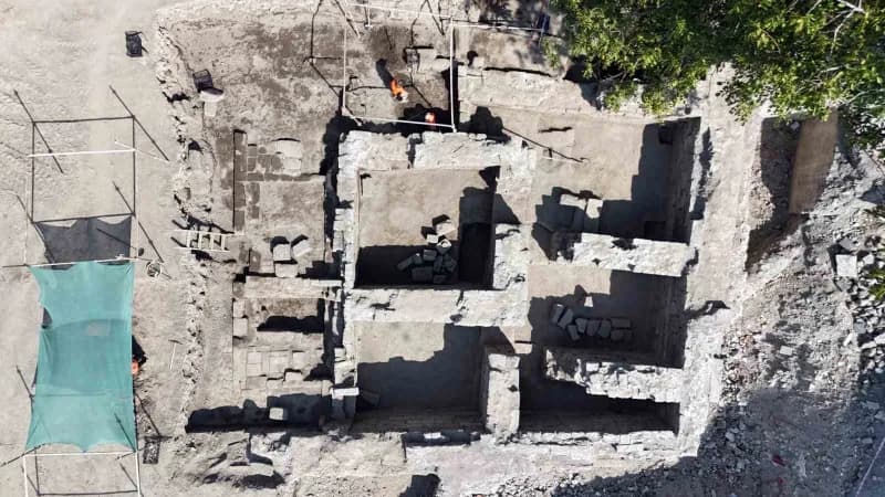 Kayseri'de Anadolu'nun ilk Medresesi olduğu düşünülen Melikgazi Medresesi'ni gün yüzüne çıkarmak için başlatılan kazı ça