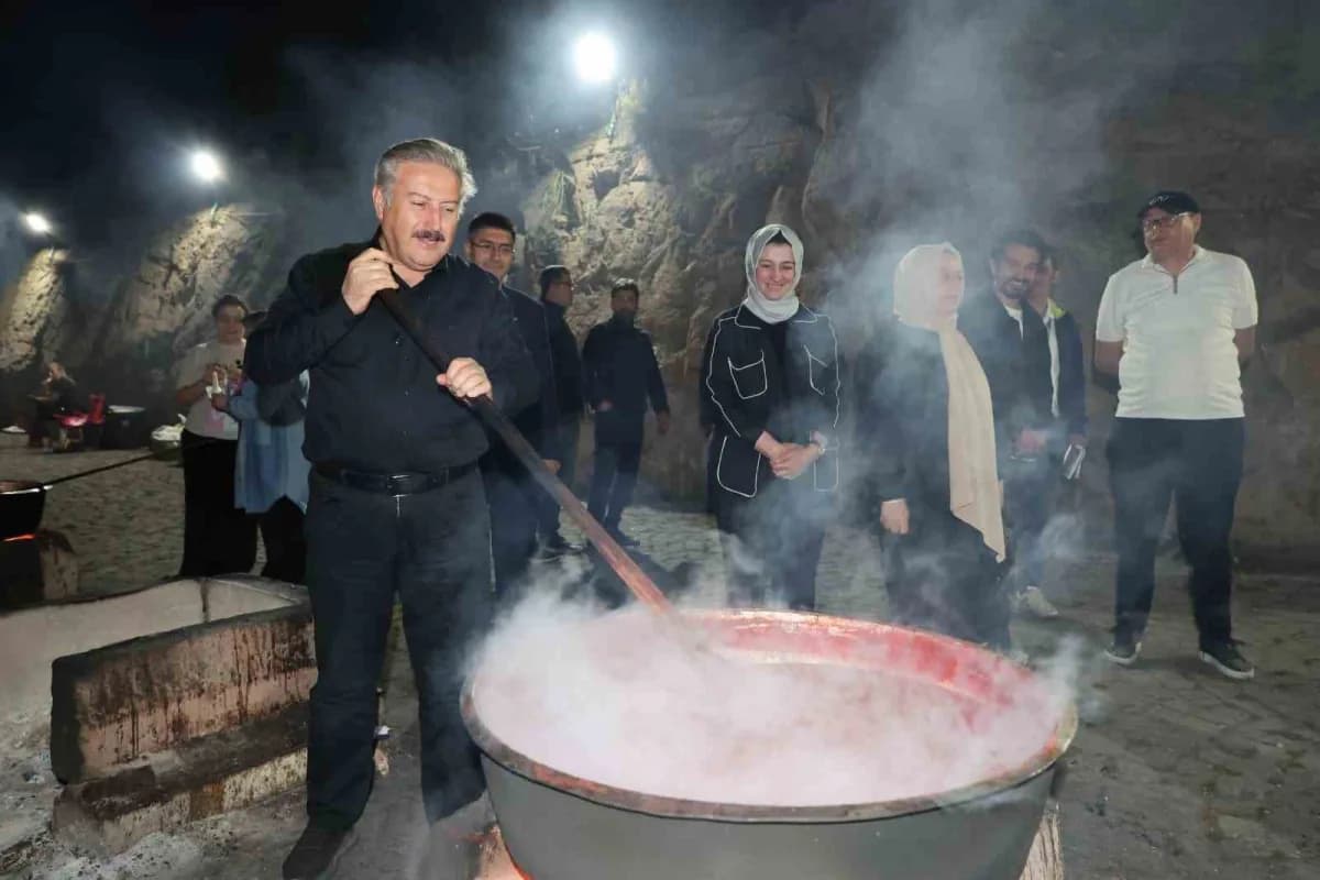 Melikgazi Belediye Başkanı Doç. Dr. Mustafa Palancıoğlu, Melikgazi Belediyesi Salça Günleri kapsamında Mimarsinan Mahall