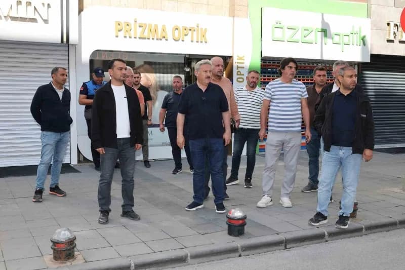 Şehrin merkezinde hayata geçirdiği güzelleştirme çalışmalarına devam eden Melikgazi Belediyesi, vatandaşların yoğunlukla