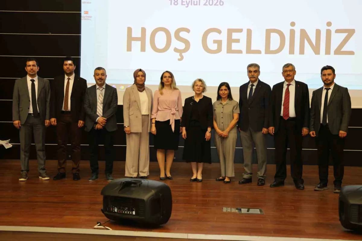 Kahramanmaraş Sütçü İmam Üniversitesi Tıp Fakültesi'nde düzenlenen meme kanseri farkındalık ve tarama eğitim programında