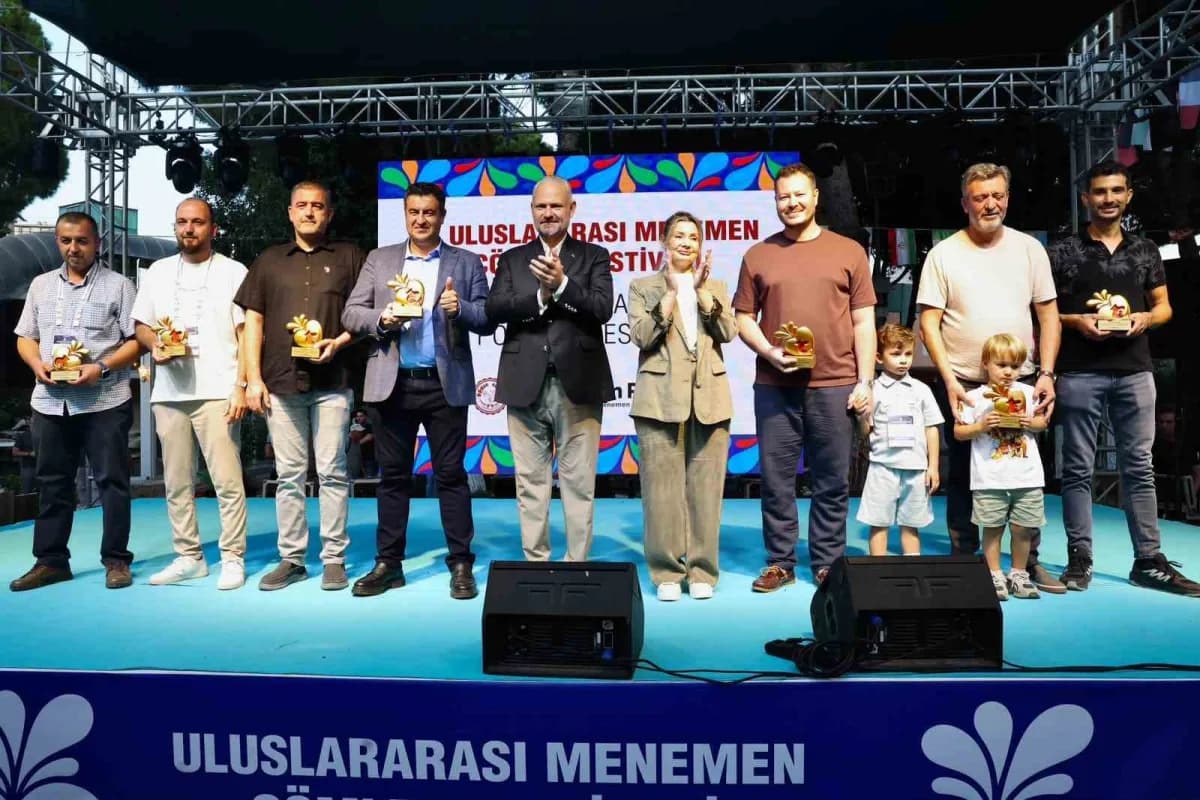 İzmir Menemen'de 5. Uluslararası Çömlek Festivali'nde sanatçılar ve katılımcılar etkinliklerde yer alıyor