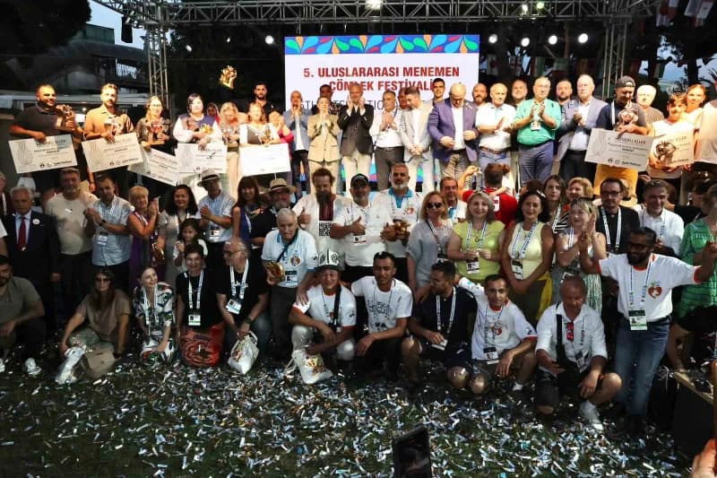 Menemen ilçesinde 45 ülkeden katılımcıyla gerçekleştirilen 5'inci Uluslararası Çömlek festivalinde, Çömlek yarışmalarınd