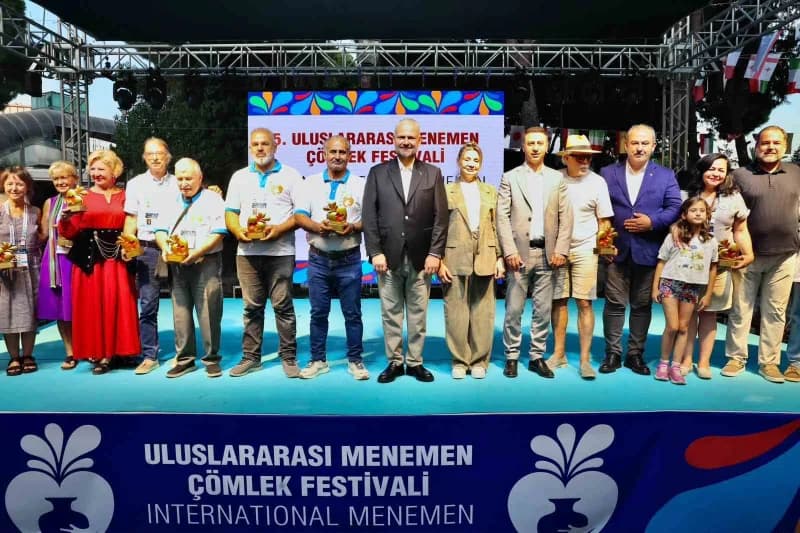 Menemen ilçesinde 45 ülkeden katılımcıyla gerçekleştirilen 5'inci Uluslararası Çömlek festivalinde, Çömlek yarışmalarınd