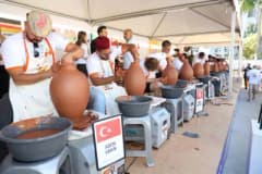 Uluslararası Menemen Çömlek Festivali’nde yarışan çömlek ustaları ve Nil Karaibrahimgil konserinden görüntüler