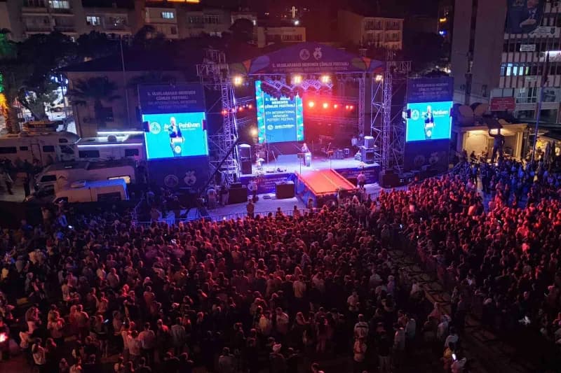 Menemen Belediyesi tarafından 5’inci kez düzenlenen Uluslararası Menemen Çömlek Festivali, ikinci gününde de muhteşem at