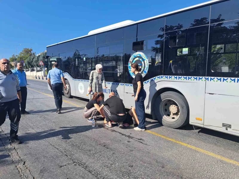 Muğla Menteşe’de motosikletin yayaya çarpması sonucu meydana gelen trafik kazası sonrası olay yeri