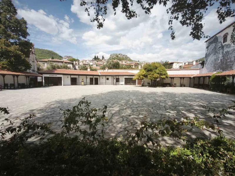 Menteşe’deki bazı tarihi taşınmazlar Mihrişah Valide Sultan Vakfı’na tescil ediliyor