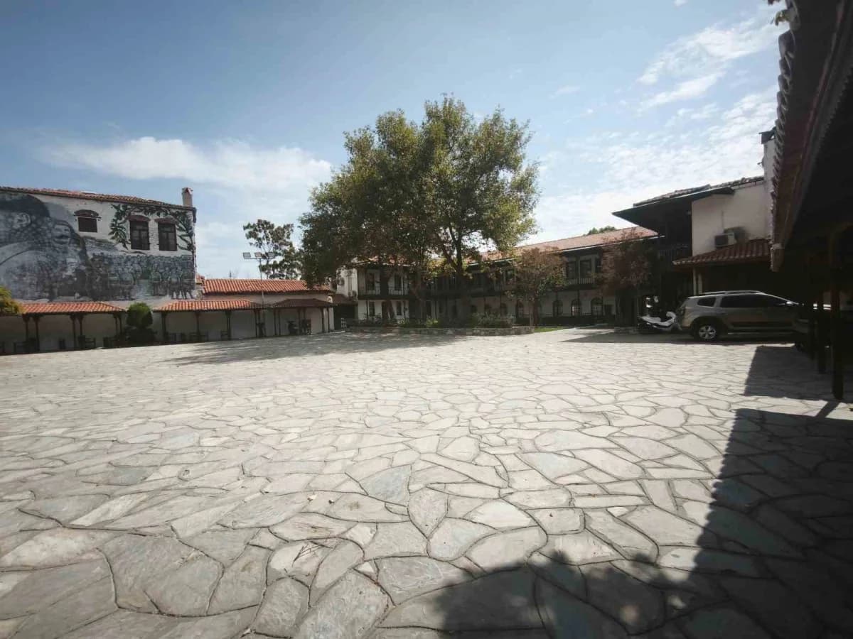 Menteşe’deki bazı tarihi taşınmazlar Mihrişah Valide Sultan Vakfı’na tescil ediliyor