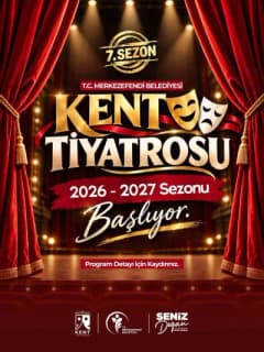 Merkezefendi Kent Tiyatrosu oyuncuları sahnede performans sergiliyor