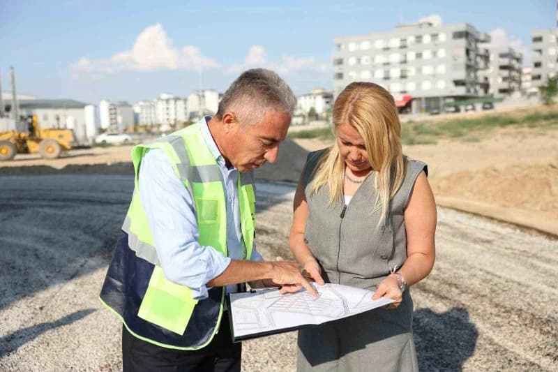 Merkezefendi Belediyesi, ilçe genelinde ulaşım güvenliğini ve konforunu artırmak amacıyla yol çalışmalarını sürdürüyor.