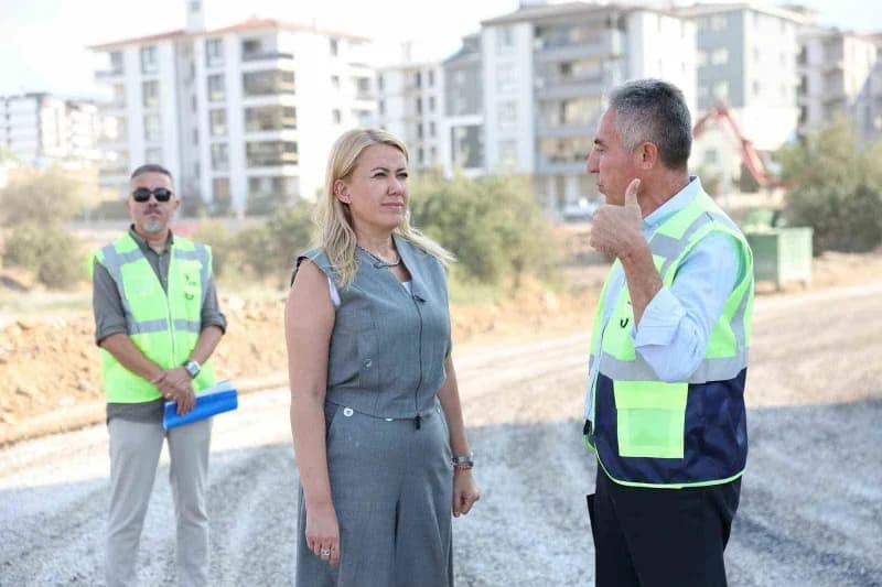 Merkezefendi Belediyesi, ilçe genelinde ulaşım güvenliğini ve konforunu artırmak amacıyla yol çalışmalarını sürdürüyor.