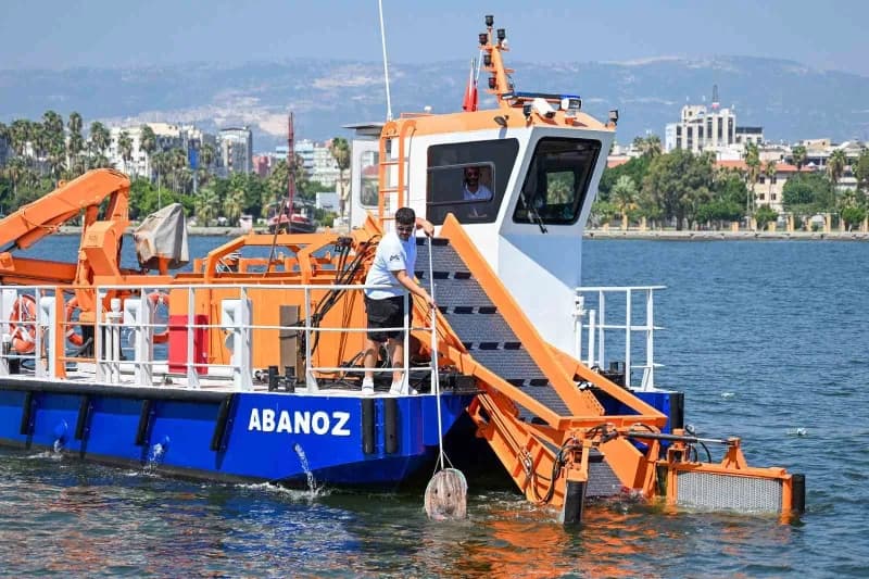 Mersin'de Deniz kirliliğinin önlenmesine yönelik çalışmalar kapsamında 53 kilometrelik kıyı şeridi 25 kamerayla 7 gün 24