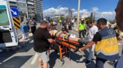 Mersin Erdemli'de kavşakta motosikletle otomobilin çarpıştığı trafik kazası sonrası olay yeri
