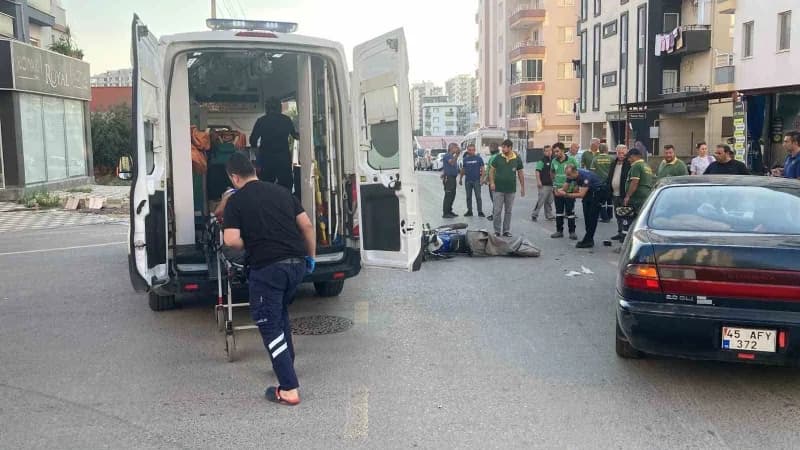 Mersin'in Erdemli ilçesinde otomobille çarpışan motosikletin sürücüsü yaralandı.