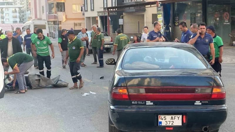 Mersin'in Erdemli ilçesinde otomobille çarpışan motosikletin sürücüsü yaralandı.