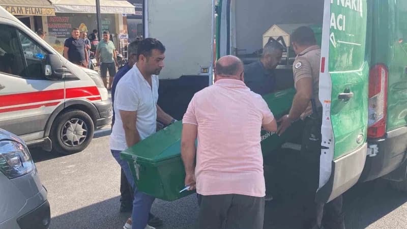 Mersin'in Erdemli ilçesinde tankerin çarptığı yaya kadın olay yerinde hayatını kaybetti.