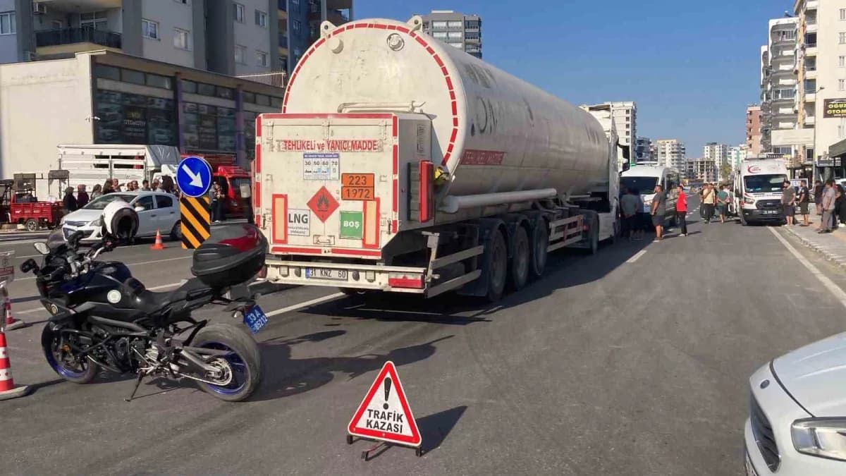 Mersin'in Erdemli ilçesinde tankerin çarptığı yaya kadın olay yerinde hayatını kaybetti.