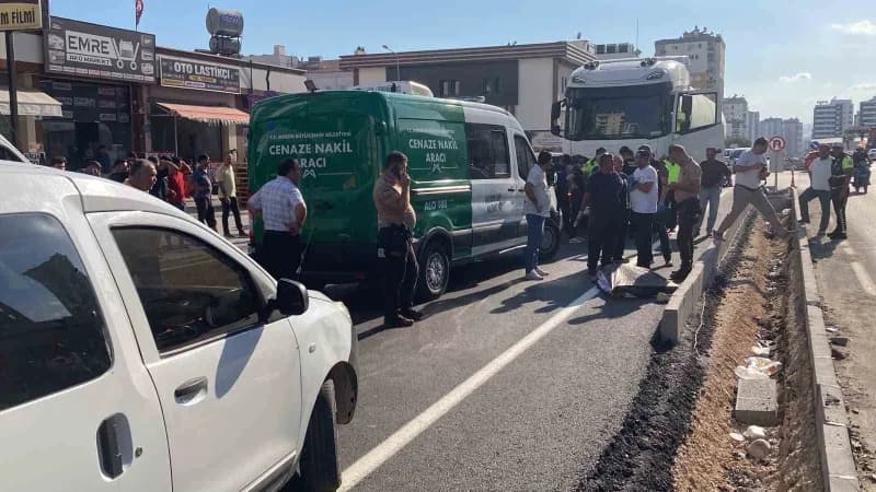 Mersin Erdemli'de tankerin çarptığı kadının kaza anı güvenlik kamerası görüntüsü