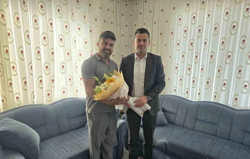 Mersin Akdeniz Kaymakamı Murat Beşikci, 19 Eylül Gaziler Günü kapsamında gazileri evlerinde ziyaret ederken