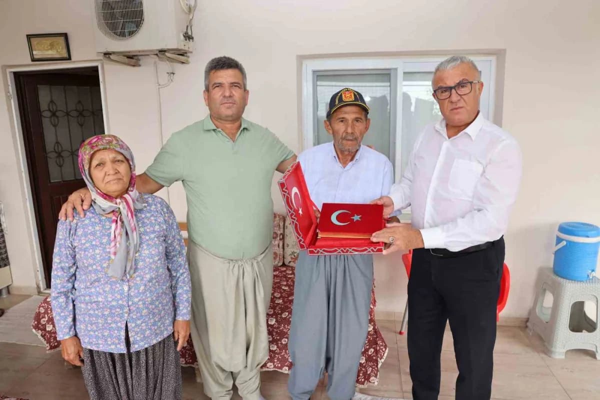 Mersin’in Akdeniz ilçesinde, 19 Eylül Gaziler Günü dolayısıyla Gaziler ve aileleri evlerinde ziyaret edildi.