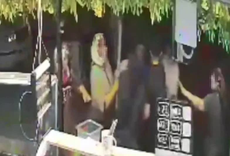 Mersin'de 3 çocuk annesi çalıştığı tatlıcıda, husumetlilerin saldırısına uğradı, kolu ve bacağı kırıldı. Olayla ilgili p