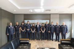 Mersin itfaiye personeli İtfaiye Haftasında Başkan Vahap Seçer ile bir arada