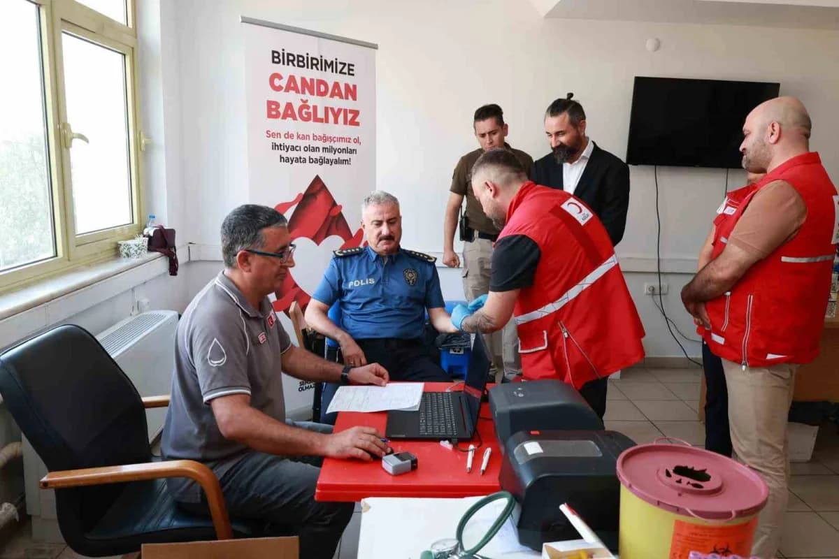 Mersin İl Emniyet Müdürlüğü tarafından Kızılay Kan Bağışı Merkezi ile koordineli olarak Kan Bağışı kampanyası düzenlendi
