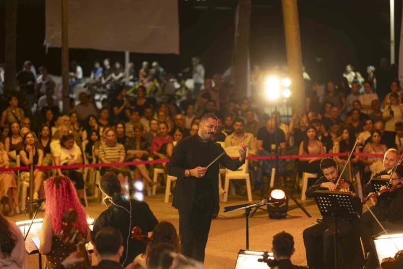 Mersin Büyükşehir Belediyesi Kent Orkestrası, 2026-2027 yeni Sanat sezonunun açılışını Akdeniz manzarası eşliğinde verdi