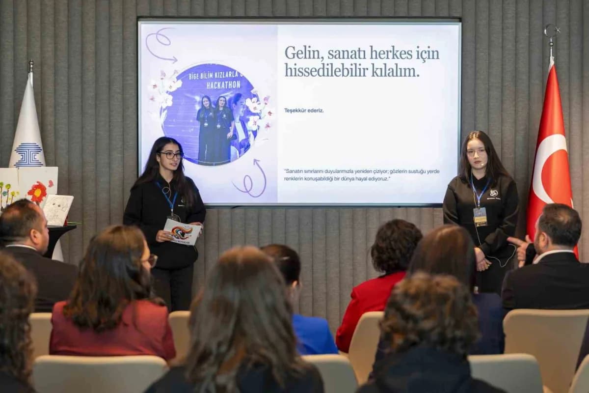 Mersin’de lise öğrencilerinden oluşan Moonlight ekibi, görme engelli bireylerin renk temelli sanatlara daha bağımsız kat