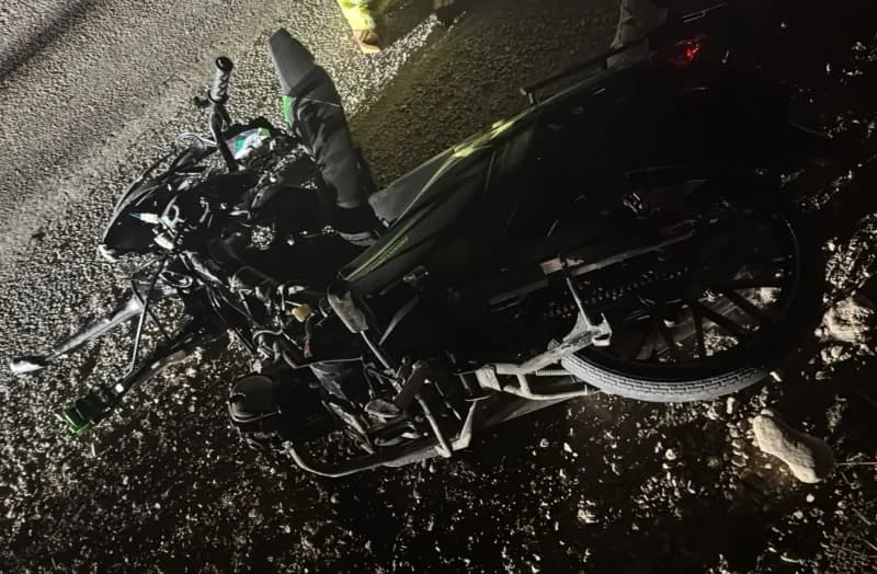 Mersin'in Erdemli ilçesinde kamyonetle çarpışan motosikletin 16 yaşındaki sürücüsü olay yerinde hayatını kaybetti. Kazad