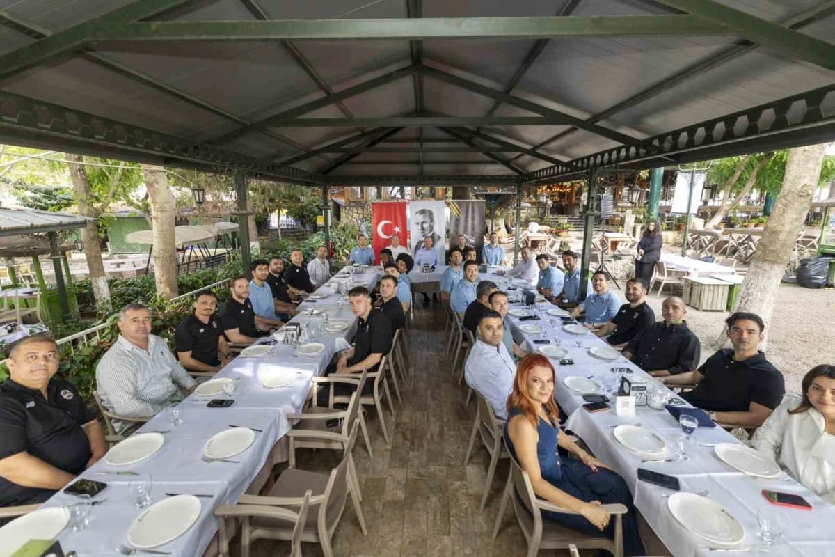 Mersin Büyükşehir Belediye Başkanı Vahap Seçer, 2026-2027 sezonunda Türkiye Sigorta Basketbol Ligi’nde mücadele edecek M
