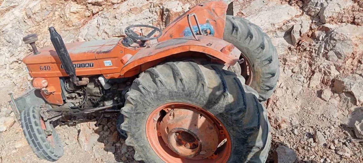 Mersin Mut ilçesinde iki traktörün çarpıştığı kazada devrilen traktörler ve olay yeri