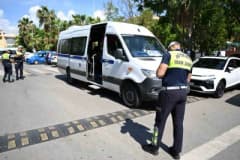 Mersin’de okul servis araçlarına yönelik denetim yapan zabıta ekipleri