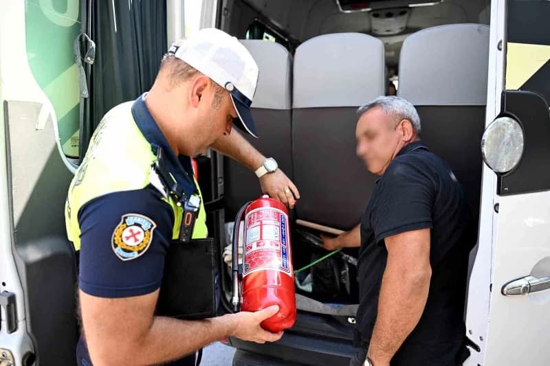 Mersin’de öğrencilerin güvenli ulaşımını sağlamak amacıyla okul servislerine yönelik denetim gerçekleştirildi.