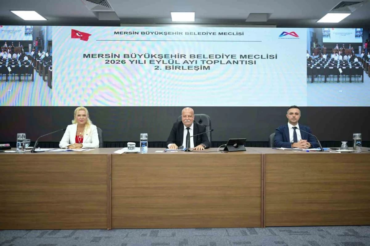 Mersin Büyükşehir Belediye Meclisi toplantısı Kongre ve Sergi Sarayı Çok Amaçlı Salonda yapılıyor