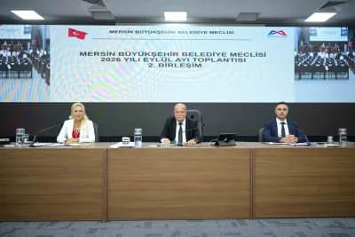 Mersin Büyükşehir Belediye Meclisi toplantısı Kongre ve Sergi Sarayı Çok Amaçlı Salonda yapılıyor