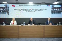 Mersin Büyükşehir Belediye Meclisi toplantısı Kongre ve Sergi Sarayı Çok Amaçlı Salonda yapılıyor