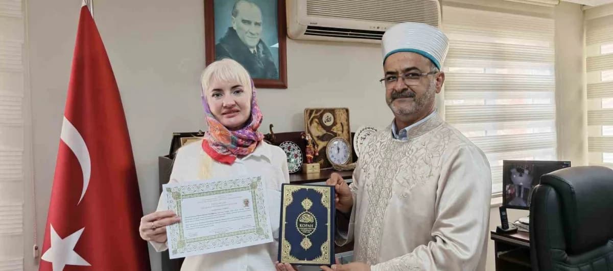 Mersin Silifke'de Rus kadın Ksenııa Lıtvınova kelime-i şehadet getirerek Müslüman oldu