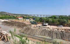 Mersin’de sel ve taşkın riskine karşı dere ıslahı ve sedde onarım çalışmalarından bir görüntü