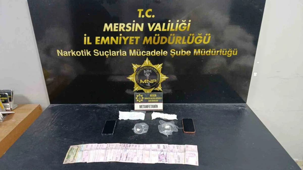 Aramalarda 257 bin 762 adet sentetik ecza, bin 265 adet uyuşturucu hap, çeşitli miktarlarda kokain, esrar, metamfetamin,