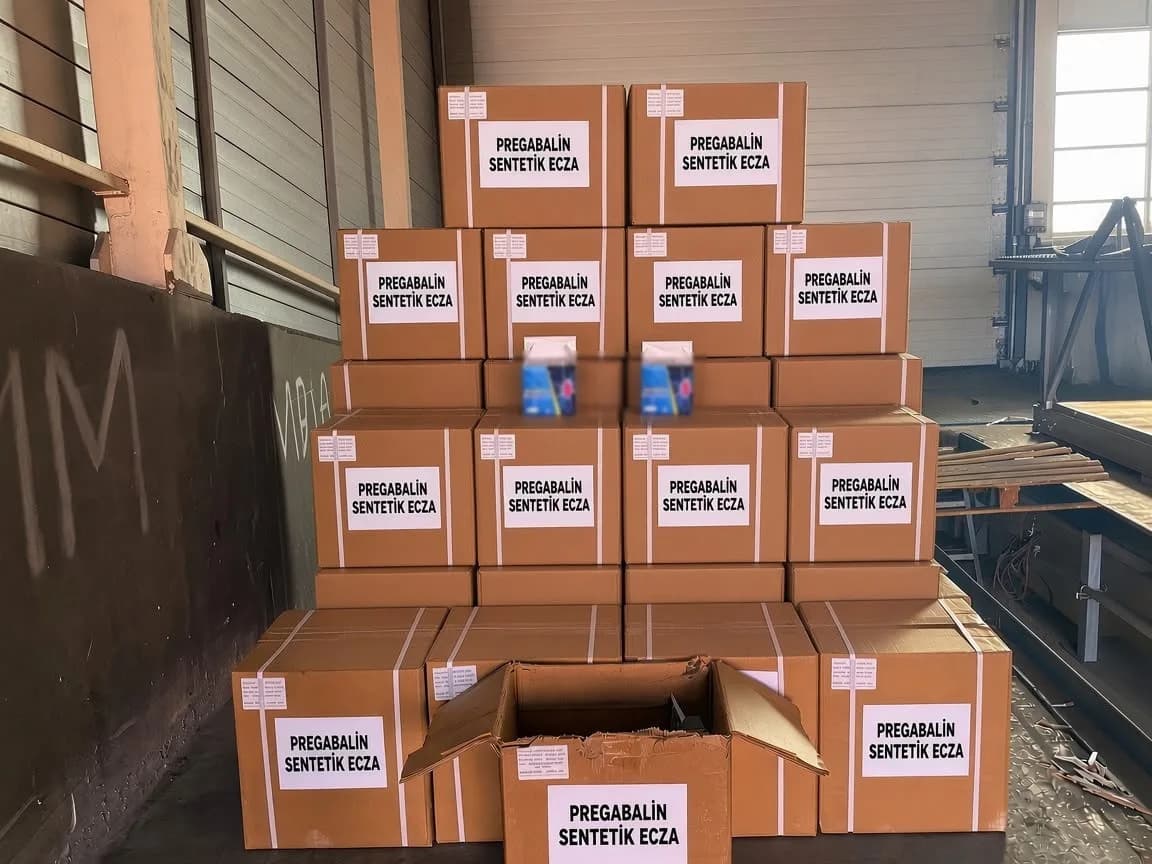 Mersin’de Ticaret Bakanlığı Gümrükler Muhafaza ekiplerinin gerçekleştirdiği operasyonlarda ele geçirilen pregabalin pake