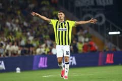 Mert Müldür, Fenerbahçe formasıyla maç sırasında mücadele ederken