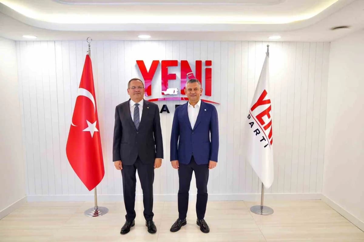 Ayvalık Belediye Başkanı Mesut Ergin, Ankara’da Yeni Parti Genel Merkezi’nde Genel Başkan Özgür Özel ile görüşüyor